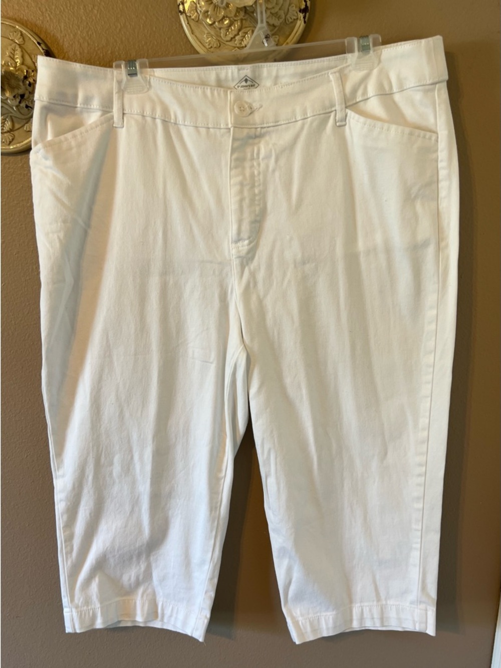 St John’s Bay White Women's Capri Pants - Classic Slim Fit
